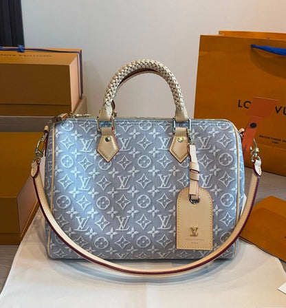 LV

COPY ONE 
NEW DESIGN 
265 dhs🇦🇪🇦🇪

Zain39
♥️♥️♥️