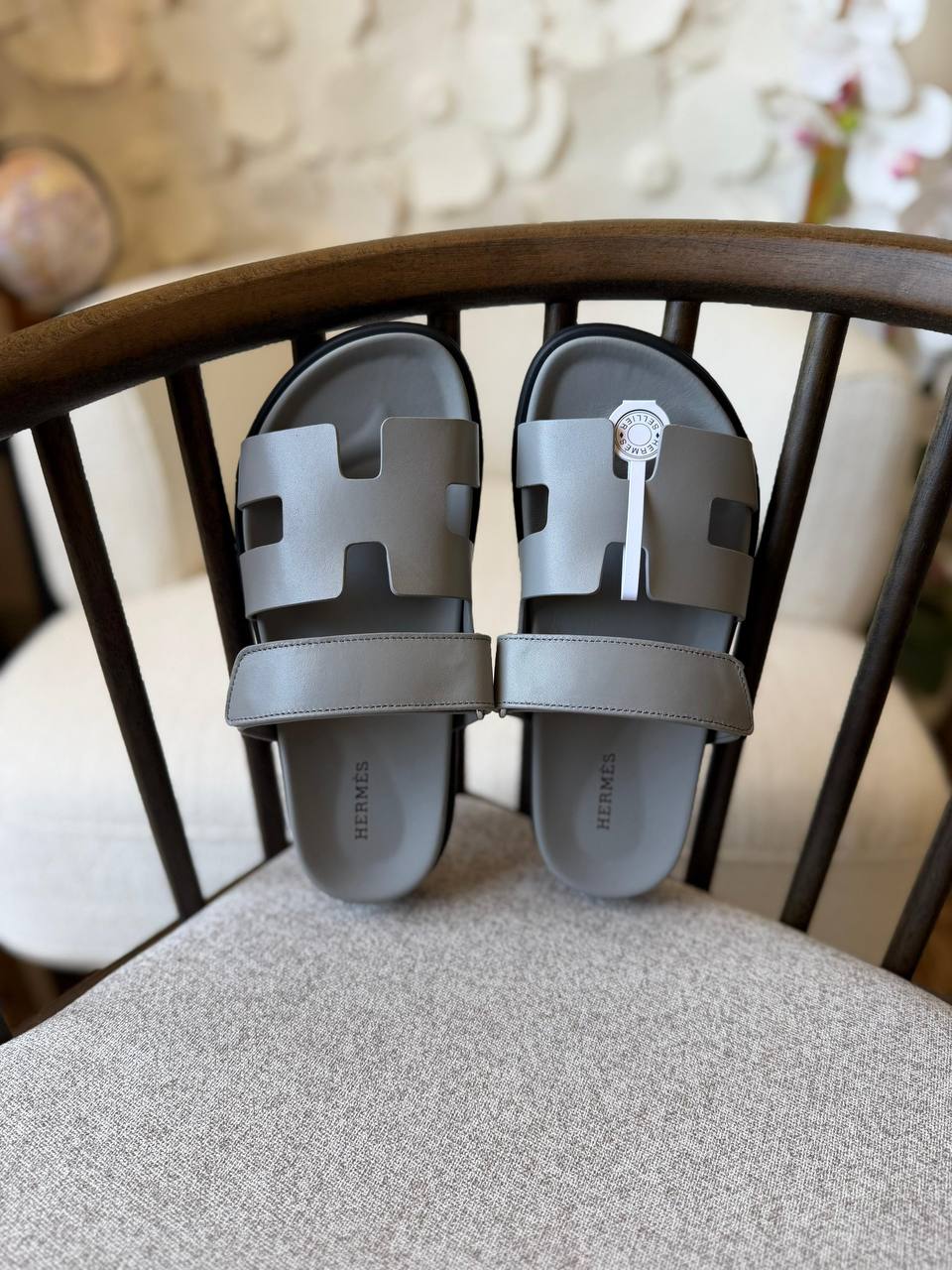 Hermes
𝑨𝑨𝑨 𝑸𝑼𝑨𝑳𝑰𝑻𝒀
𝑺𝒊𝒛𝒆 36 𝒕𝒐 41 
450 dhs✅

Zain81
♥️♥️♥️