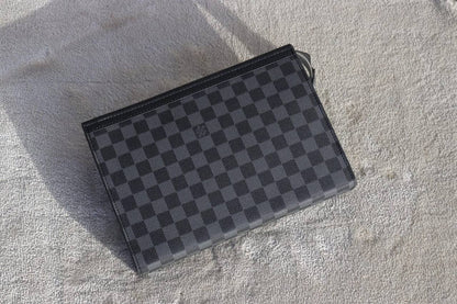 Men's Clutch
90 dhs💓
With Box

Zain33
♥️♥️♥️