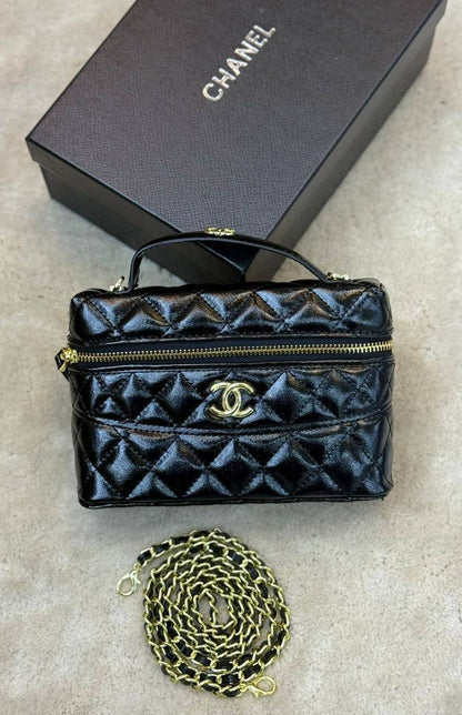 CHANEL 
GOOD QUALITY 
90 dhs🪙🌨️
WITH BOX 📦 

Zain28
♥️♥️♥️