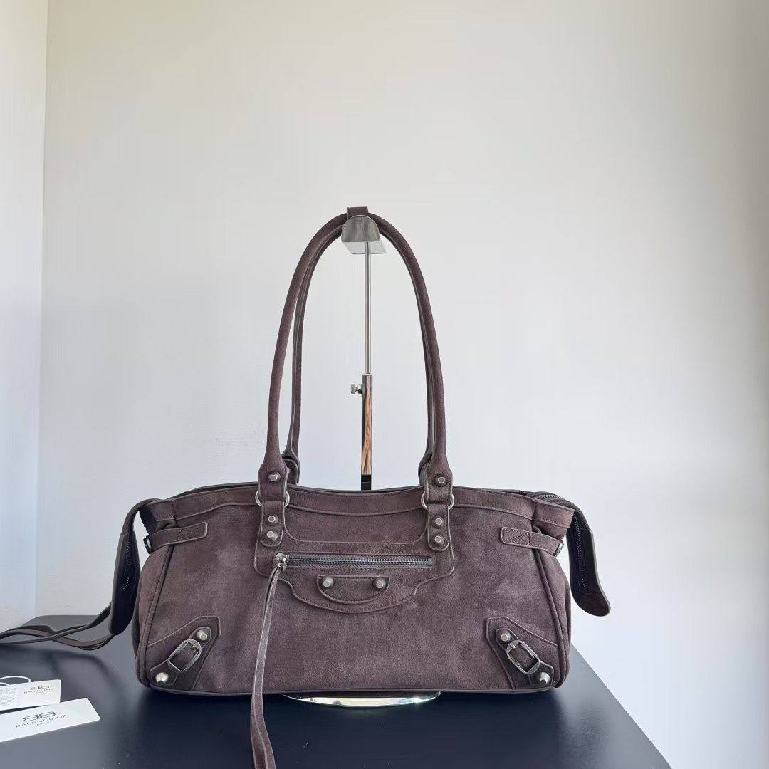BALENCIAGA 

COPY ONE 

NEW CAME 

160 dhs🪙🌨️

Zain39
♥️♥️♥️
