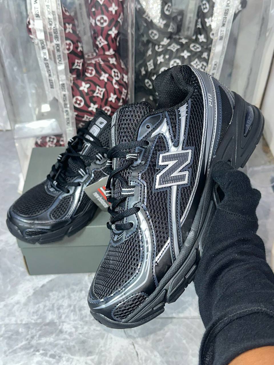 new balance 740 ‘Black’🖤
36-45 AVAILABLE 
190 dhs✅

Zain242
♥️♥️♥️