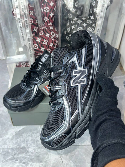 new balance 740 ‘Black’🖤
36-45 AVAILABLE 
190 dhs✅

Zain242
♥️♥️♥️