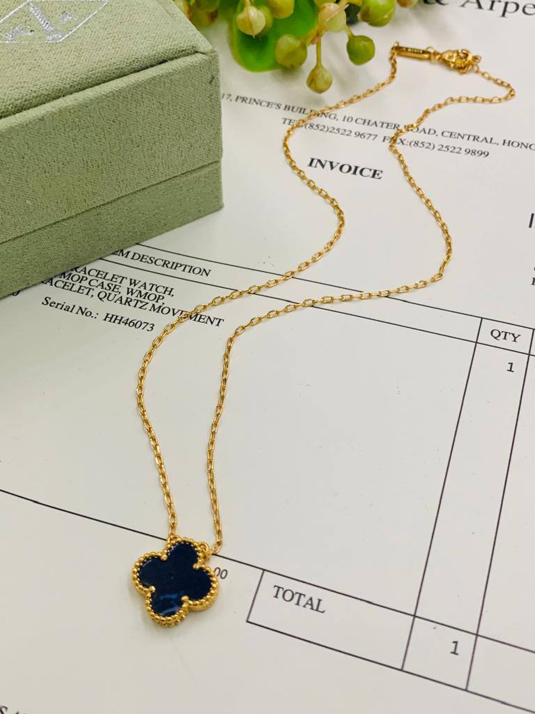 VCA Set 🌼💫
*NECKLACE 1 FLOWER*
*BRACELET 5&1 FLOWER*
*EARRING   1* *FLOWER*  
260 dhs✅
       _*WITH*_
    *Good Box* and Paper BAG🎁🛍️

Zain89
♥️♥️♥️