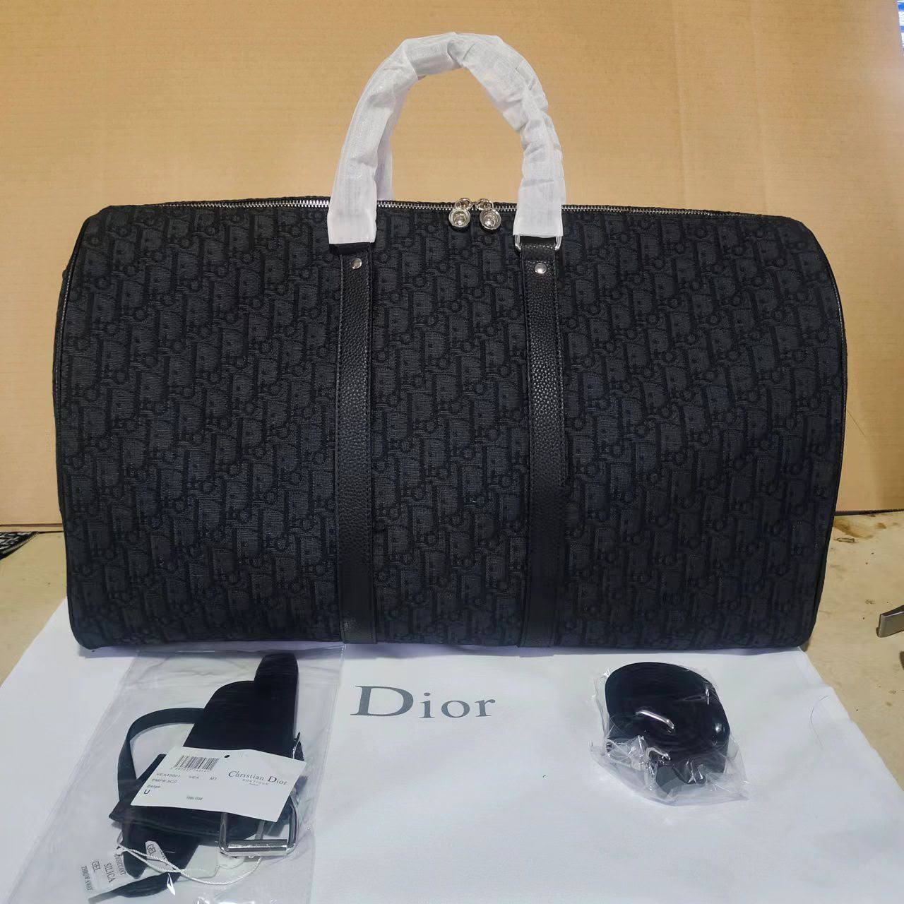 LV Travel bag 
High quality 
Size 55cm
120 dhs✅

Zain70
♥️♥️♥️