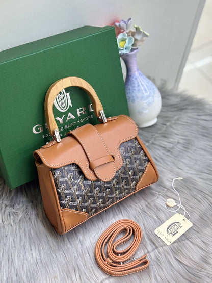 Goyard

SIZE 20 CM  

Withbox

115 dhs🇦🇪🇦🇪

Zain51
♥️♥️♥️
