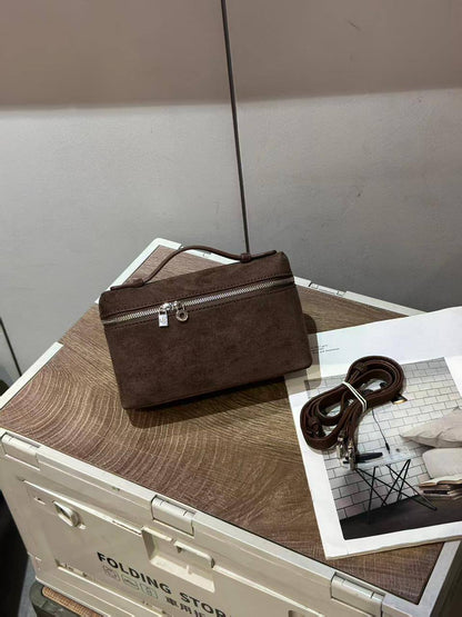 Loro Piana

with box
🎁🎁🎁

80 dhs🪙🌨️

Zain143
♥️♥️♥️