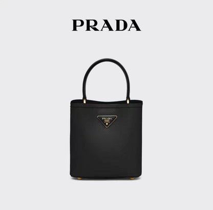 Prada
115 dhs✅

Good-quality 

with box
🎁🎁🎁

Zain35
♥️♥️♥️
