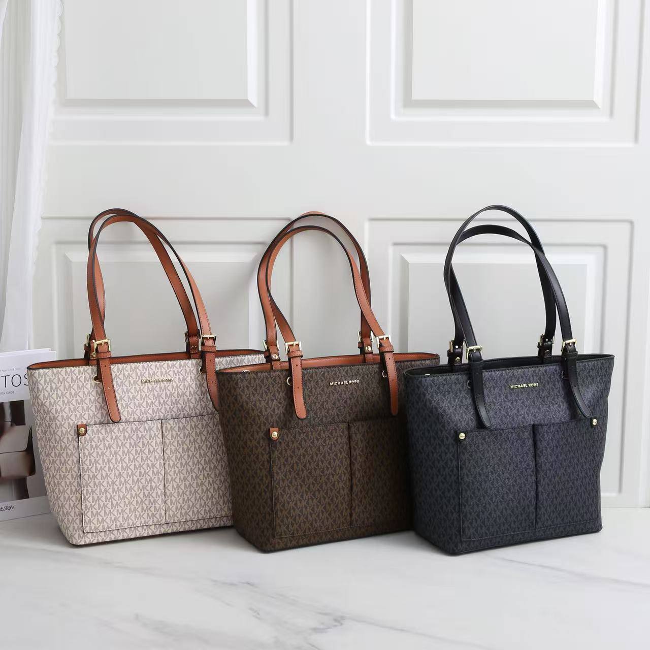 MK
95 dhs🇦🇪🇦🇪
size 38×12×28cm

Zain42
♥️♥️♥️