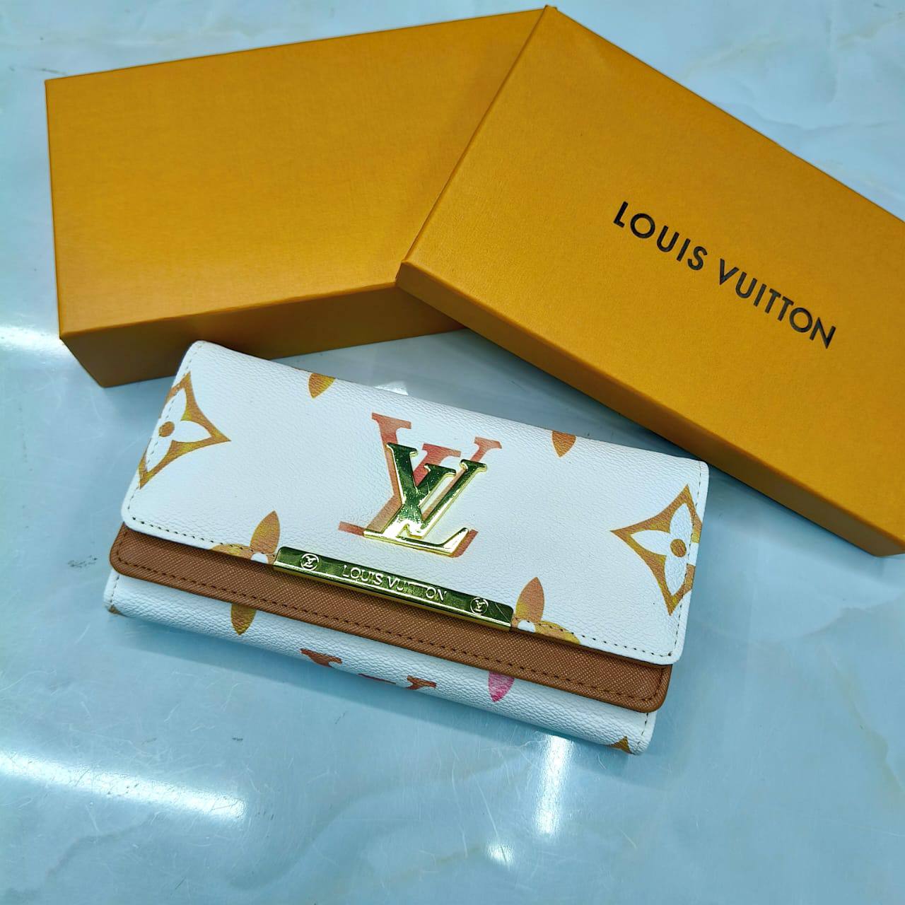 TRI-FOLD 𝗟𝗢𝗡𝗚 WALLET

WITH BOX
🎁🎁🎁

30 dhs🪙🌨️

Zain31
♥️♥️♥️