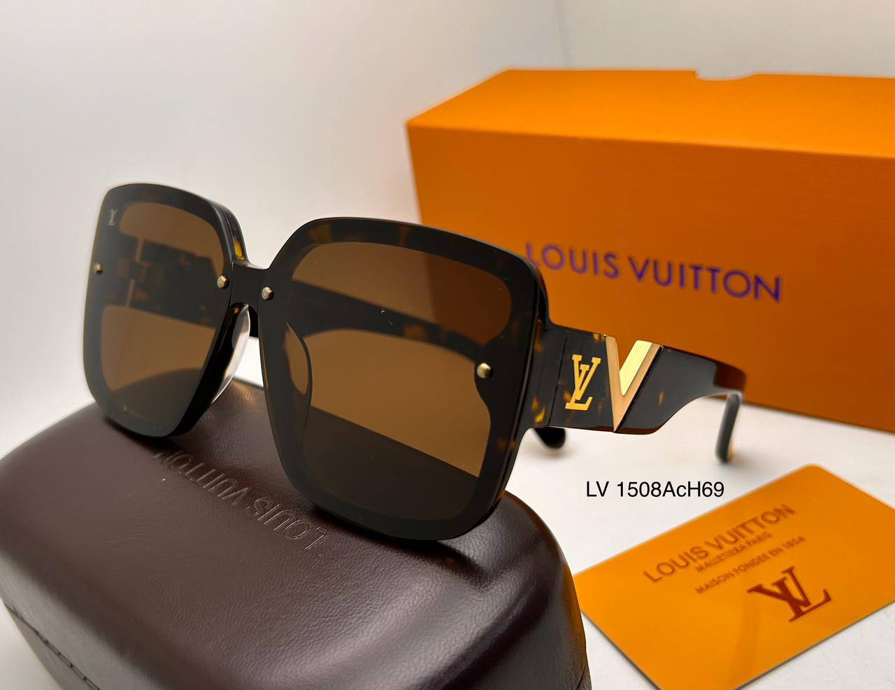 LV 
Master 
180 dhs❣️

Zain126
♥️♥️♥️