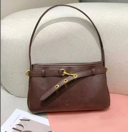 Miu Miu
95 dhs🪙🌨️

Zain136
♥️♥️♥️