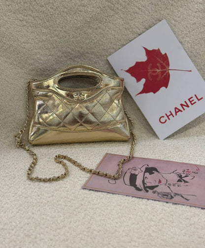 Chanel 
Master
 19Cm 

With Box
🎁🎁🎁

230 dhs✅

Zain131
♥️♥️♥️