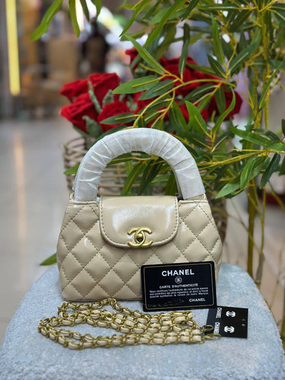Chanel
Good quality 
with box 🎁🎁🎁

90 dhs💓

Zain186