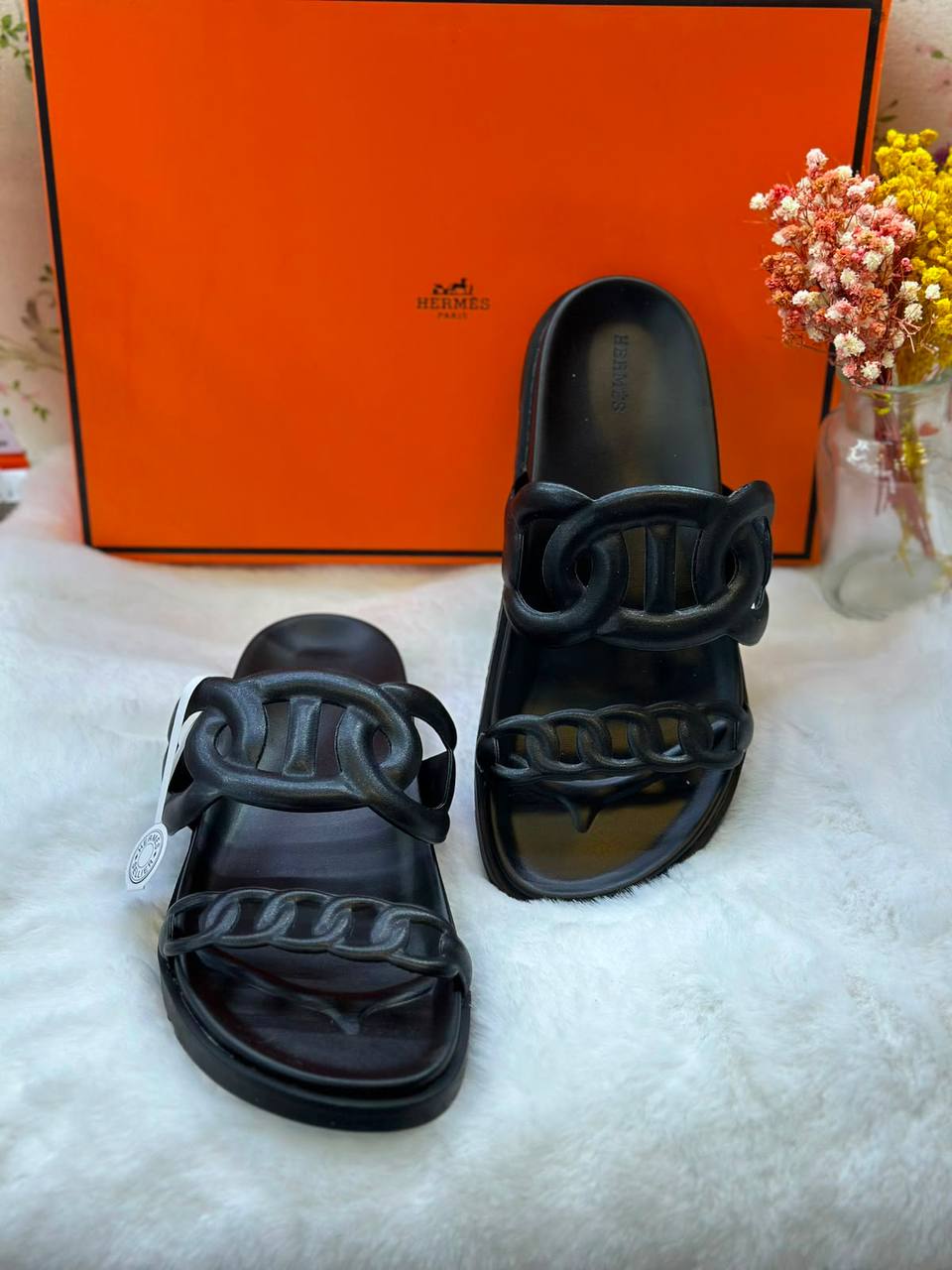 Hermes
size 36-42 
100 dhs✅

Zain132
♥️♥️♥️