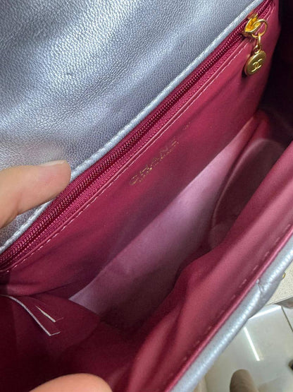🌷 Chanel CF
1⃣️ First quality +🎁
Size : 22 * 16  cm
85 dhs👑
with box🎁

Zain115
♥️♥️♥️