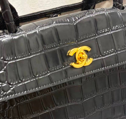 CHANEL 

MASTER QUALITY 

RESTOCK 

350 DHS🇦🇪🇦🇪

Zain295
♥️♥️♥️