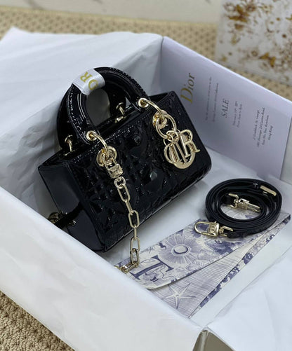 Dior
Master
 17Cm With Box
260 dhs💓

Zain131
♥️♥️♥️