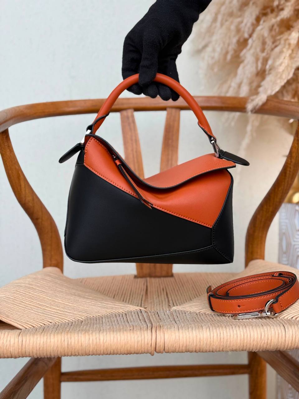 LOEWE
24cm
340 dhs🇦🇪🇦🇪
Top quality 
With box🎁

Zain167
♥️♥️♥️