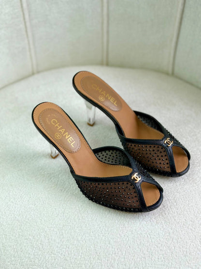 chanel
Super AAAQuality 💯 

With original packing🎁🎁

SIZE:36and41

Available now
430 dhs🇦🇪🇦🇪

Zain309
♥️♥️♥️
