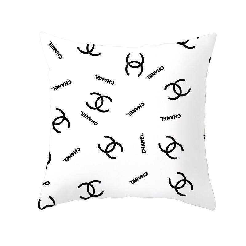 Brand 
High quality 
Pillow cover 
Velvet 100%
Size 50*50
50 dhs🪙🌨️

Zain99
♥️♥️♥️