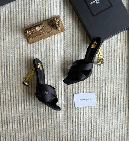New. Ysl heel 

  Size  .  36.  to 41

115 dhs❣️

Zain80
♥️♥️♥️