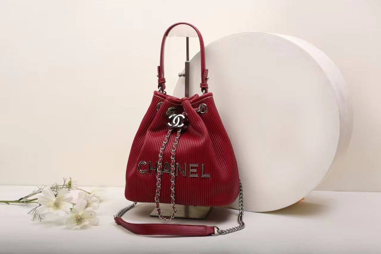 Chanel 
Best quality 
with box’s 
🎁🎁🎁

100 dhs✅

Zain290
♥️♥️♥️