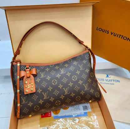 LV
110 dhs💛
with box
size 32×9×22cm

Zain42
♥️♥️♥️