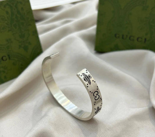 GUCCI
Bangle 
Master💕
55 dhs🪙💕

Zain263
♥️♥️♥️