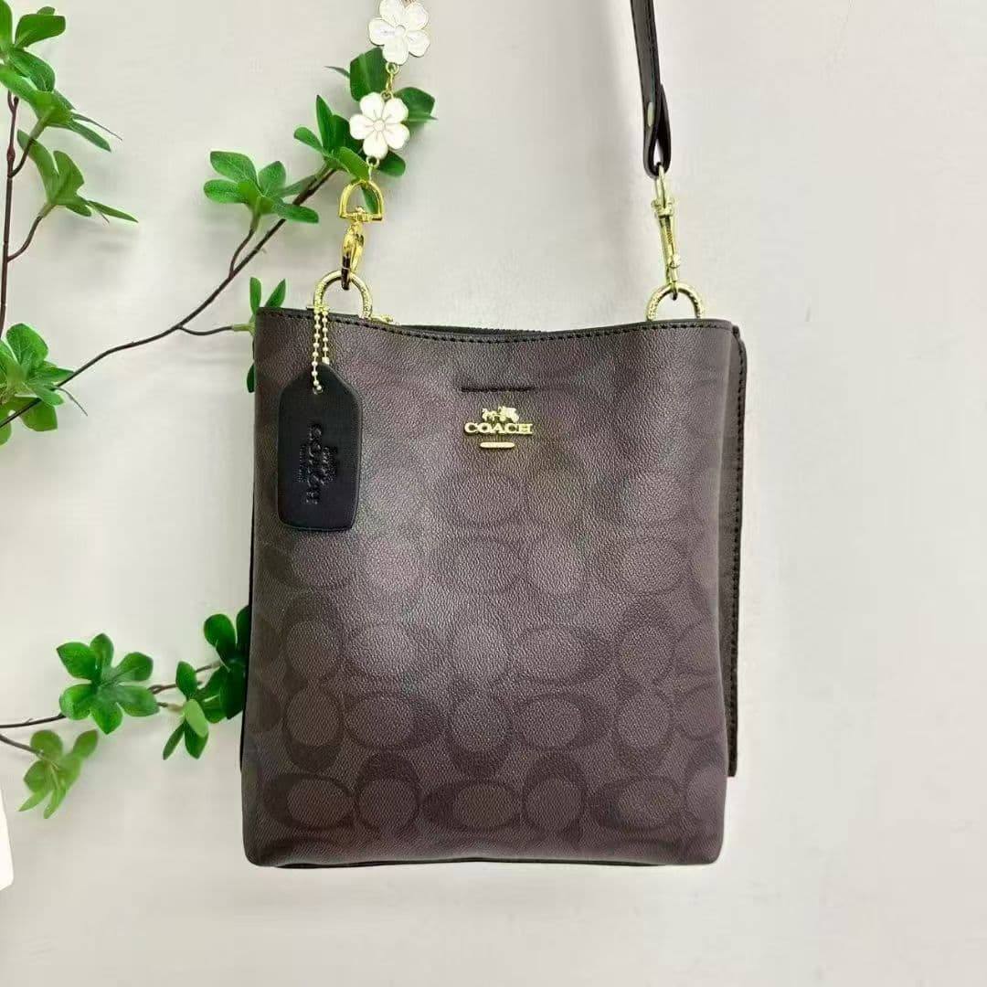 Coach
Wihh box 
70 dhs🇦🇪🇦🇪

Zain232
♥️♥️♥️