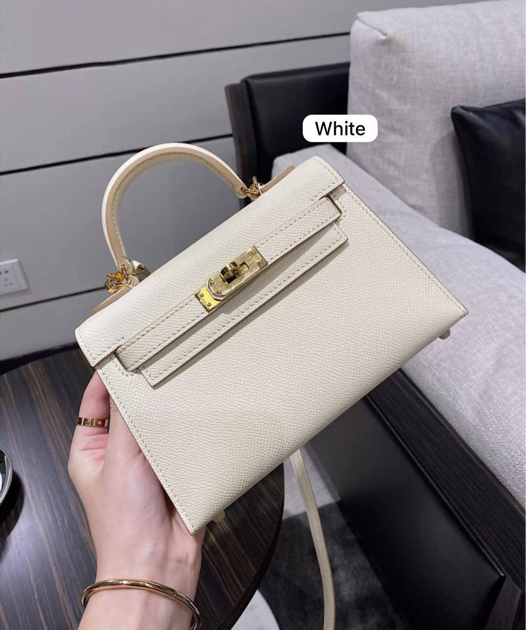 Hermes Killy
1⃣️ First quality +🎁
Size : 20.5 *14 cm
85 dhs❤️
with box🎁

Zain115
♥️♥️♥️