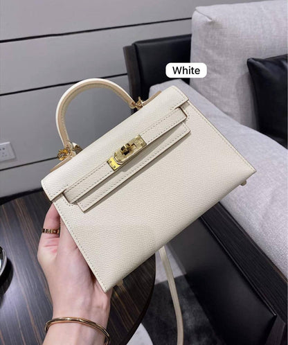 Hermes Killy
1⃣️ First quality +🎁
Size : 20.5 *14 cm
85 dhs❤️
with box🎁

Zain115
♥️♥️♥️
