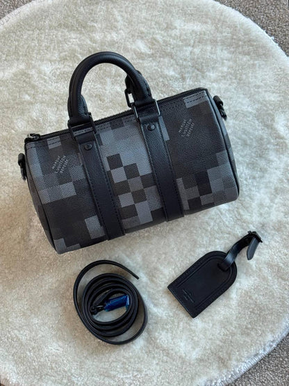 *NEW COLLECTION:BD046❗*
*BRAND- LOUIS VUITTON ❗*
*Keepall Bandouliere 25 BAG❗*
*SUPER MASTER QUALITY ❗*
*❗❗*
*BOX WITH  PAPERBAG ❗*
For Price 👇 WTSP Text Zain 0568585901

Zain267
♥️♥️♥️