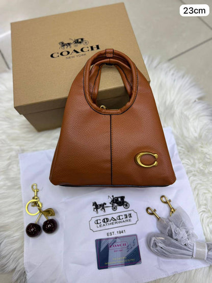 Coach Lana

1⃣️ First quality +🎁

Size: 26 ~ 23 *16 cm

85 dhs🇦🇪🇦🇪

 with box🎁

Zain115
♥️♥️♥️
