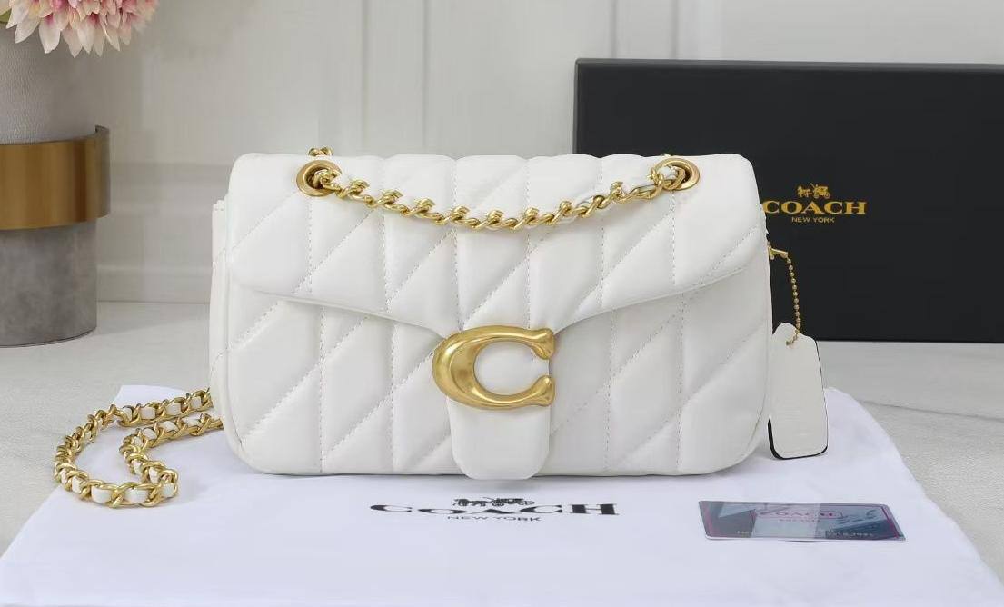 Coach
Good quality 
with box 
🎁🎁🎁

110 dhs✅

Zain186
♥️♥️♥️