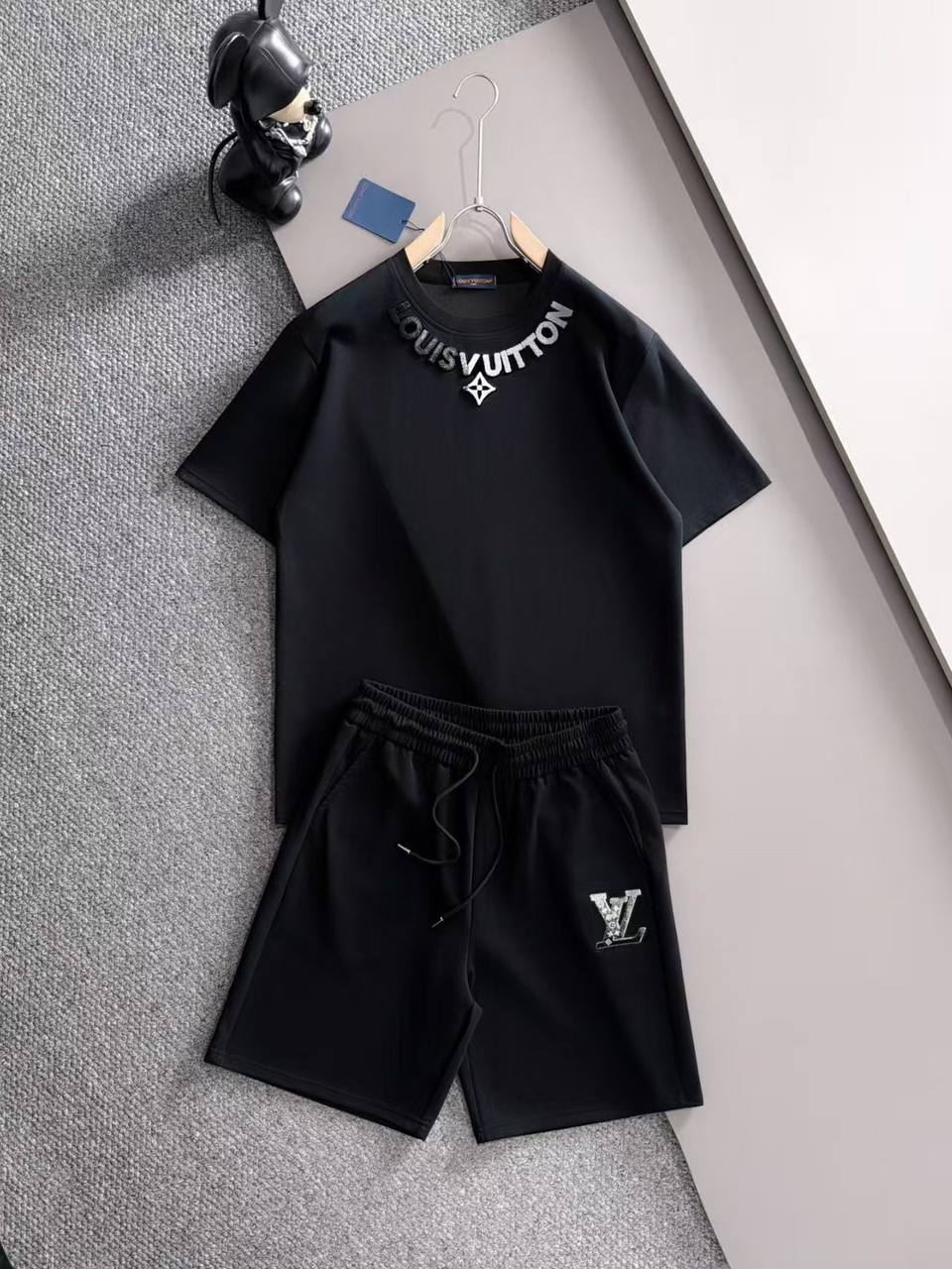 LV
*SUPER MASTER*
*SIZE: M,L,XL,XXL,XXXL*
380 dhs💛

Zain227
♥️♥️♥️