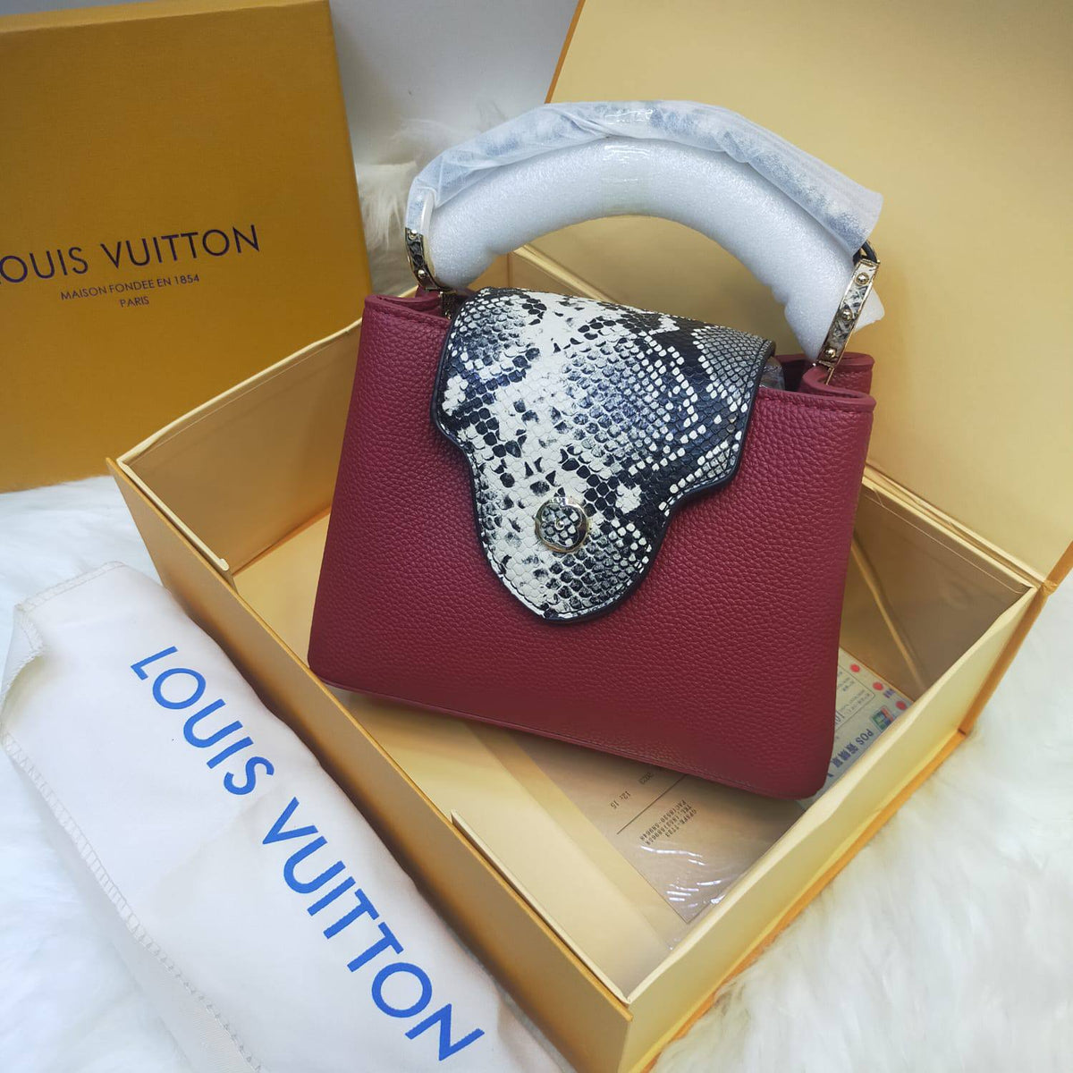 LV

95 dhs🇦🇪

Withbox

Zain235
♥️♥️♥️