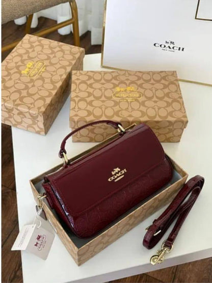 Coach 

85 dhs✅

with box
🎁🎁🎁

size 20×6×12cm

Zain42
♥️♥️♥️