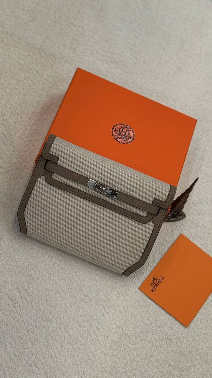 Hermes
Master
  25Cm 

With Box
🎁🎁🎁

280 dhs✅

Zain131
♥️♥️♥️