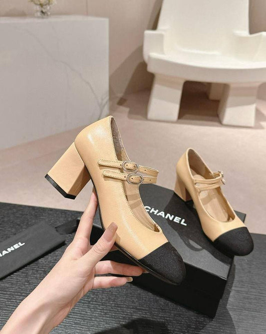 CHANEL 
230 dhs✅
*SIZE  36   TO   41*

Zain224
♥️♥️♥️