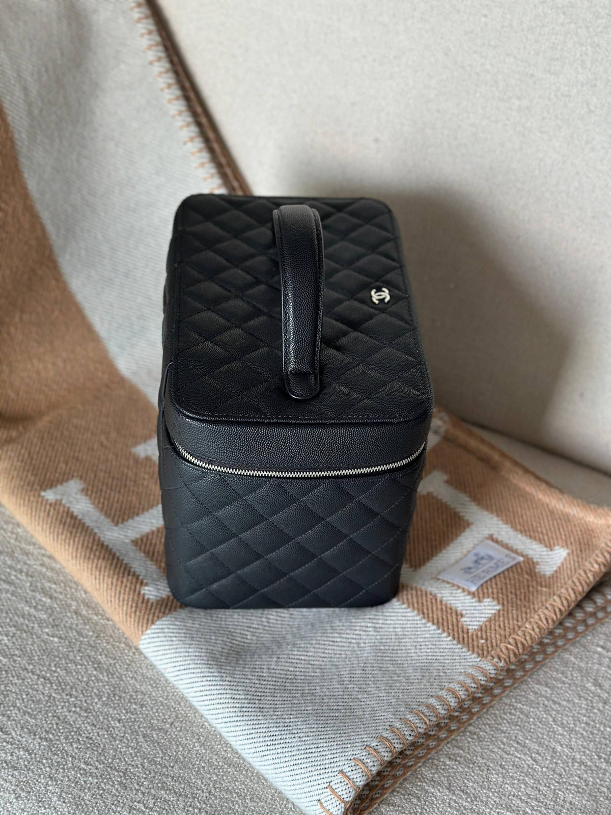 CHANEL  
SUPER MASTER QUALITY 
AVAILABLE 

For Price 👇 WhatsApp✅
0568585901 
0507557372
0552275751 Owner Zain 👌

Zain307
♥️♥️♥️