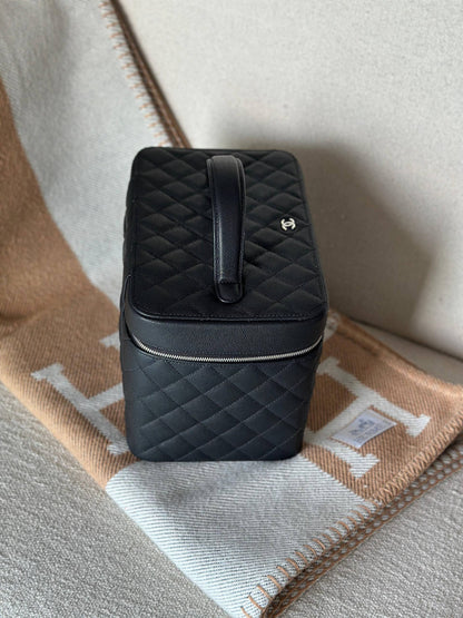 CHANEL  
SUPER MASTER QUALITY 
AVAILABLE 

For Price 👇 WhatsApp✅
0568585901 
0507557372
0552275751 Owner Zain 👌

Zain307
♥️♥️♥️