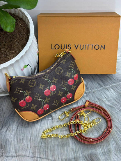 LV
SIZE  ……… 20 CM 🥰🥰🥰

90 dhs🪙🌨️

with box
🎁🎁🎁

Zain244
♥️♥️♥️