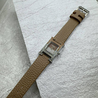 Hermes New Watch 
55 dhs🪙🌨️

Zain45
♥️♥️♥️