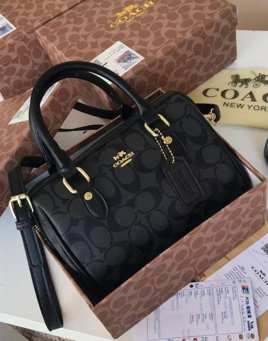 Coach
With box
Size18cm
Good quality 
100 dhs🇦🇪🇦🇪

Zain219
♥️♥️♥️