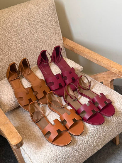 Hermes 🖤
✨ 𝐀𝐯𝐚𝐢𝐥𝐚𝐛𝐥𝐞 𝐍𝐨𝐰
✨ 𝐒𝐢𝐳𝐞𝐬: 𝟑𝟔 — 𝟒𝟏
450 dhs💓

Zain298
♥️♥️♥️