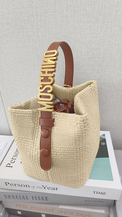 Moschino
100 dhs🇦🇪🇦🇪
size  19cm
High quality

Zain26
♥️♥️♥️