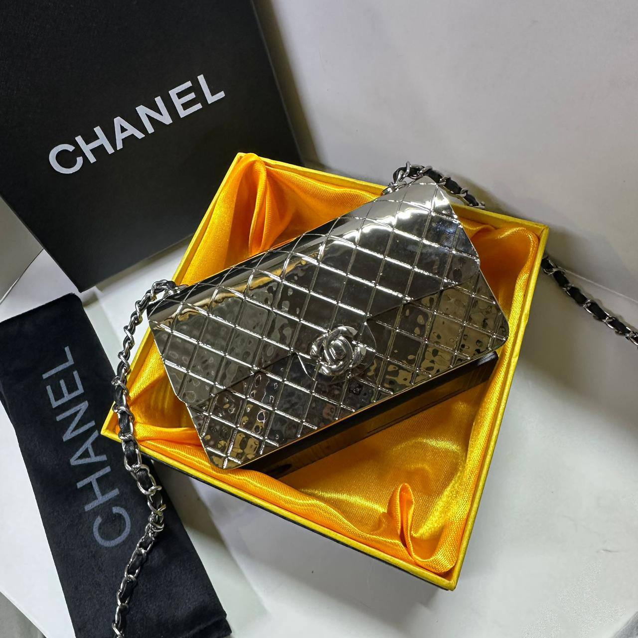 CHANEL 

COPY ONE NEW CAME 

WITH BOX 
🎁🎁🎁

155 dhs💓

Zain39
♥️♥️♥️