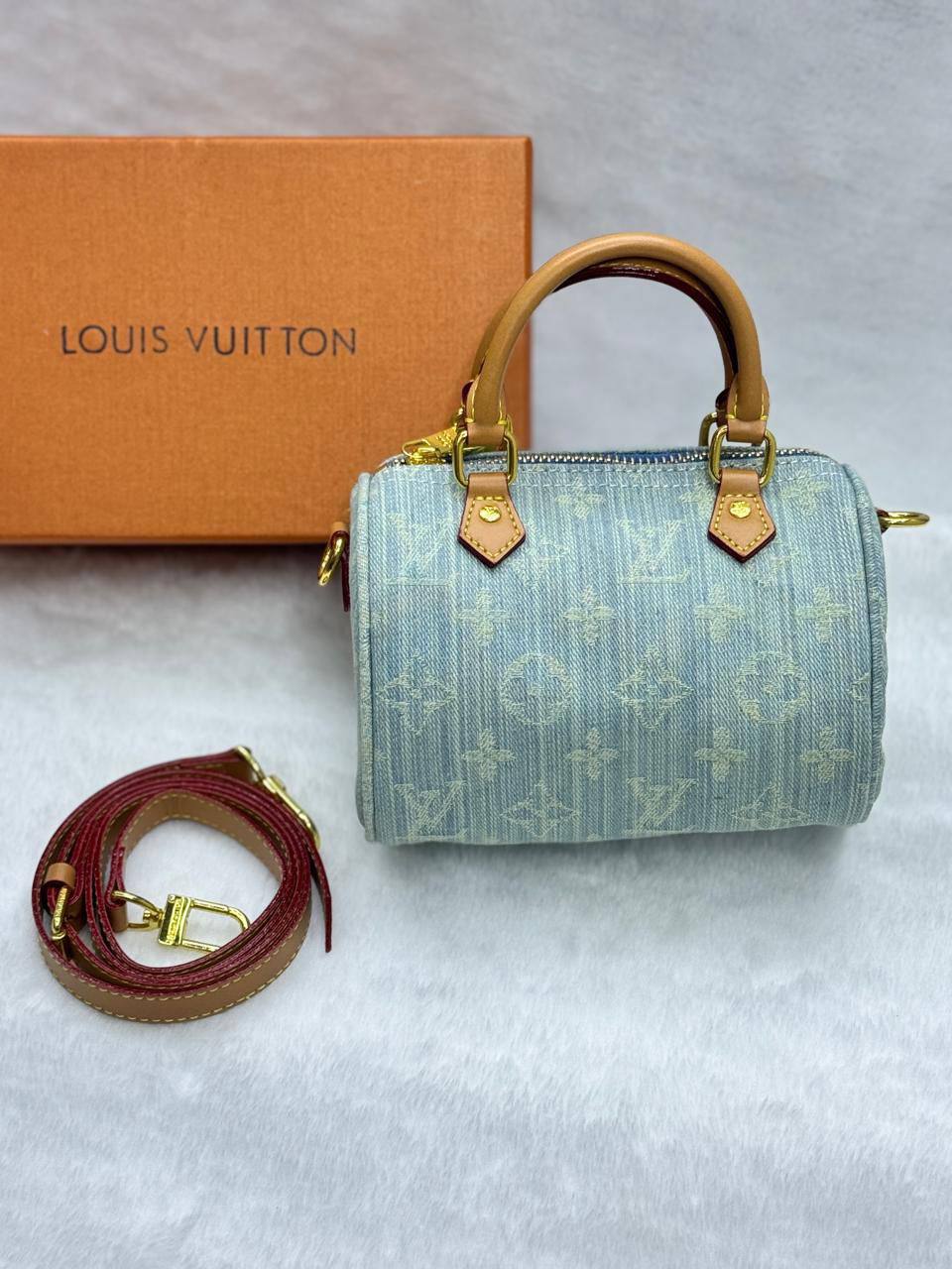 LV SPEEDY
GOOD QUALITY 💯
85 dhs✅
WITH BOX 📦

Zain28
♥️♥️♥️