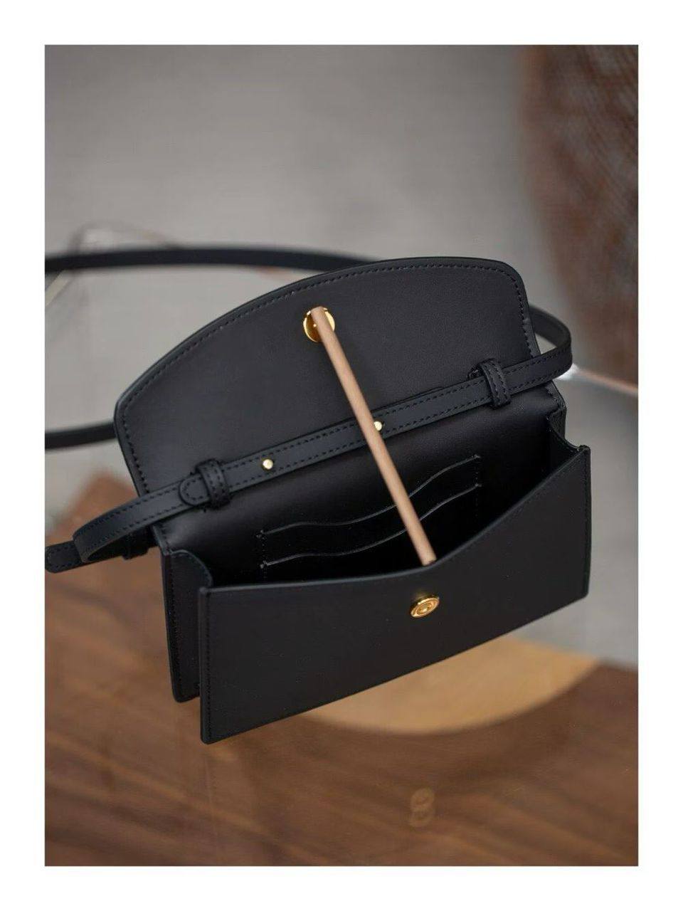 Loro Piana
95 dhs✅
Good-quality 

with box
🎁🎁🎁

Zain35
♥️♥️♥️